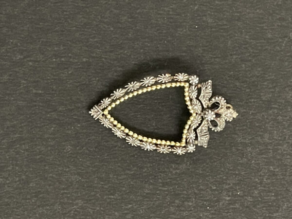 Broaches - Image 3